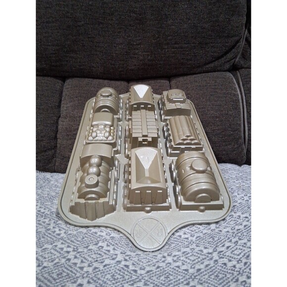Nordic Ware Platinum Collection 9-Train Mini-Cake Pan Loaf Freight Cars Engine - Picture 1 of 7
